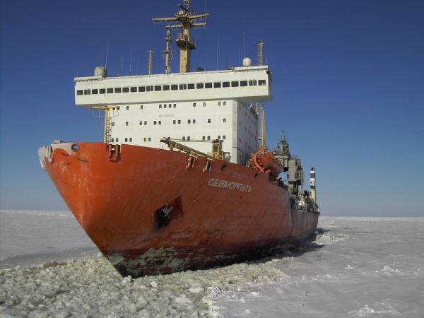 "Севморпуть" готовится к новому рейсу из Мурманска